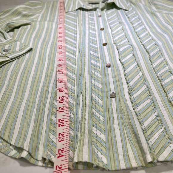 🥳💐CHICO Button up blouse, green/white, Size 0 - Picture 4 of 5